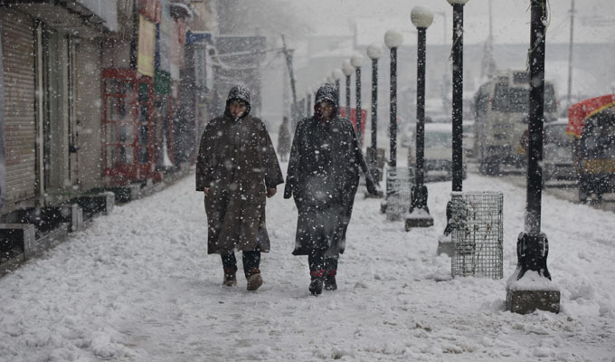 Snowfall in Himachal Pradesh, Jammu and Kashmir