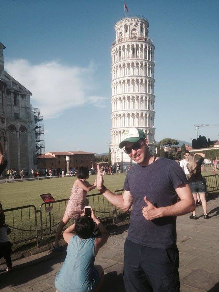 How to Pose with the Leaning Tower Of Pisa (40 Pics)