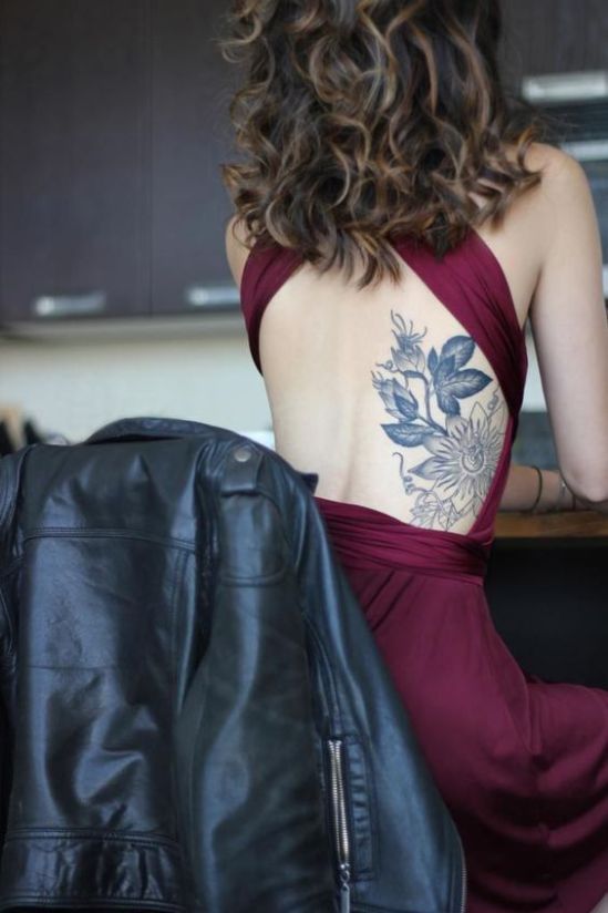 35 Cool Female Tattoos