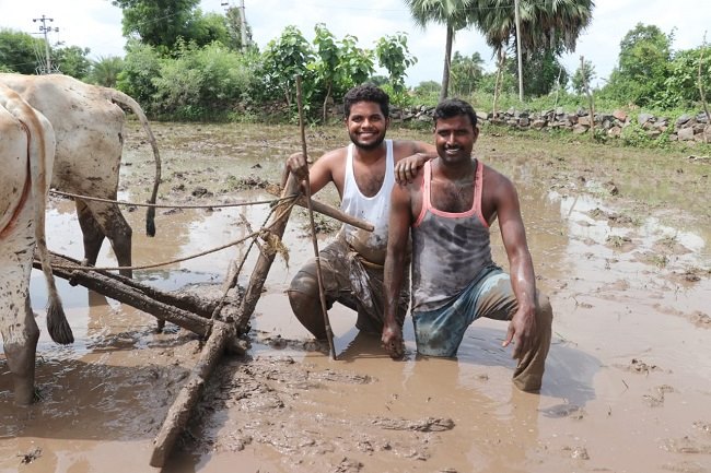 #kikichallenge : Telangana 'My Village Show' Farmers Take Internet By Storm With Their Kiki Challenge Video