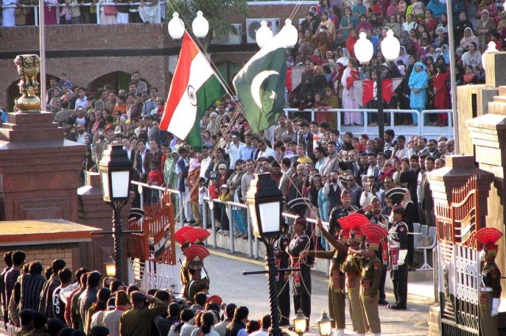 Wagah - Attari Border Closing Ceremony By India & Pakistan