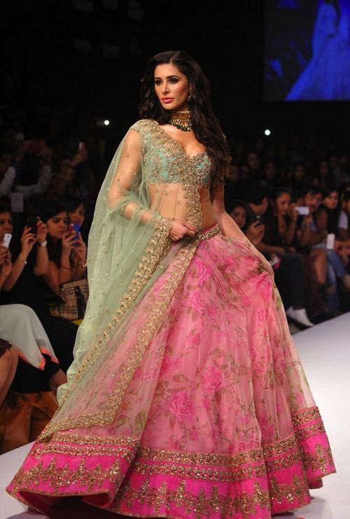 30+ Photos: Bollywood Celebrities at Lakme Fashion Week