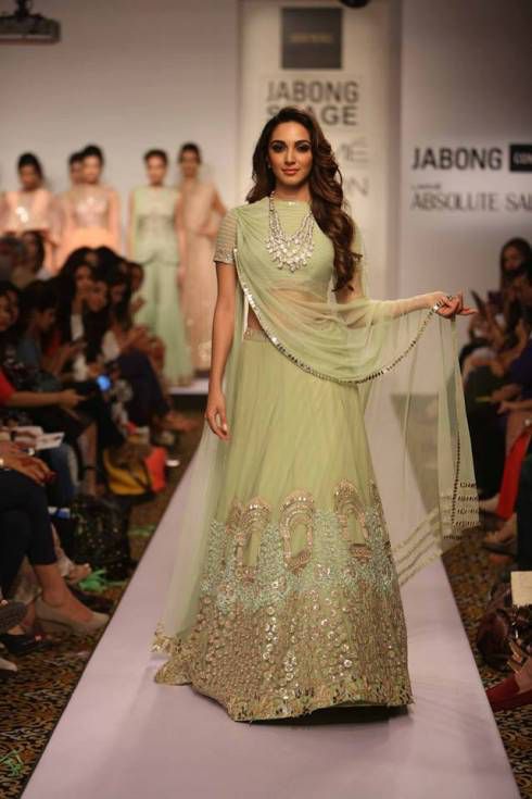 30+ Photos: Bollywood Celebrities at Lakme Fashion Week
