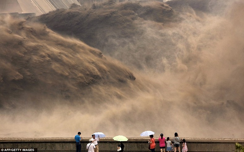 Annual Sand Washing Operation at Xiaolangdi Dam on Yellow River
